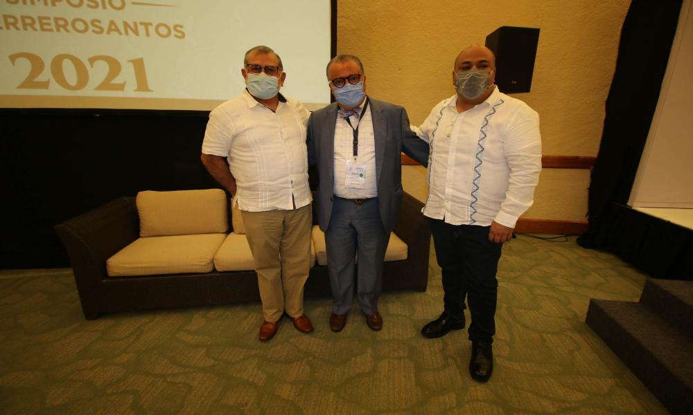 Reconoce el Dr. Jorge Téllez la labor social y humanística de especialistas en Rinoplastia