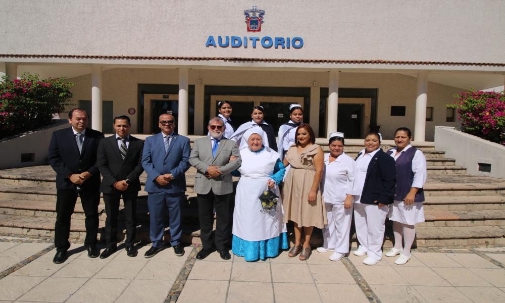 Se gradúan 1,111 estudiantes de tres calendarios escolares en CUCosta