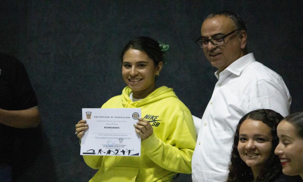 Reciben reconocimientos deportistas universitarios que participaron en el Campeonato Intercentros 2022