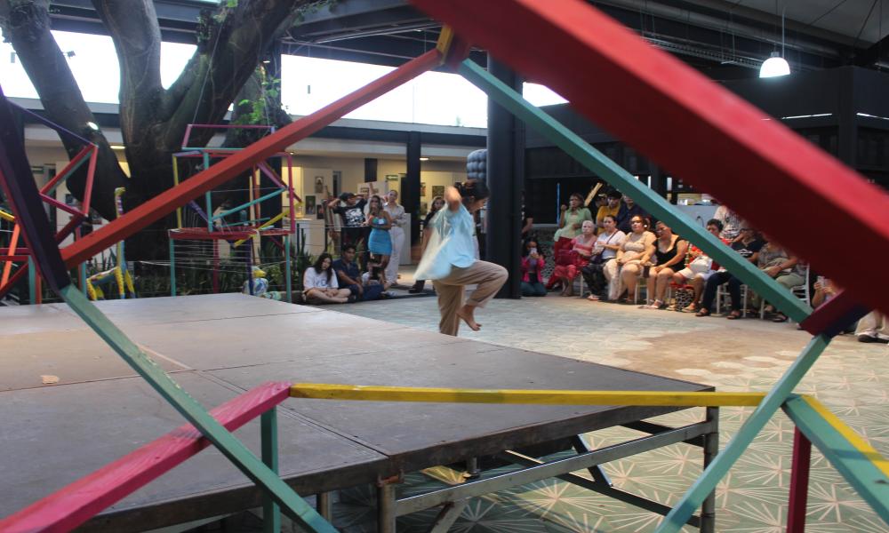 Exitosa jornada en “Sinergia” con obras artísticas del talento universitario y artistas invitados