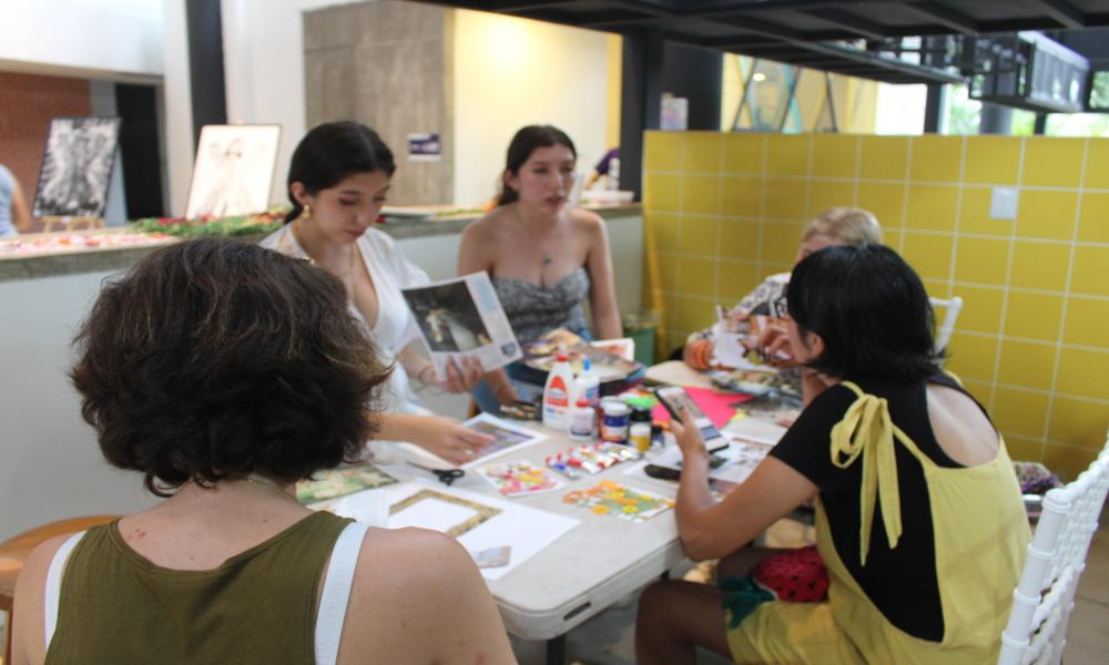 Exitosa jornada en “Sinergia” con obras artísticas del talento universitario y artistas invitados