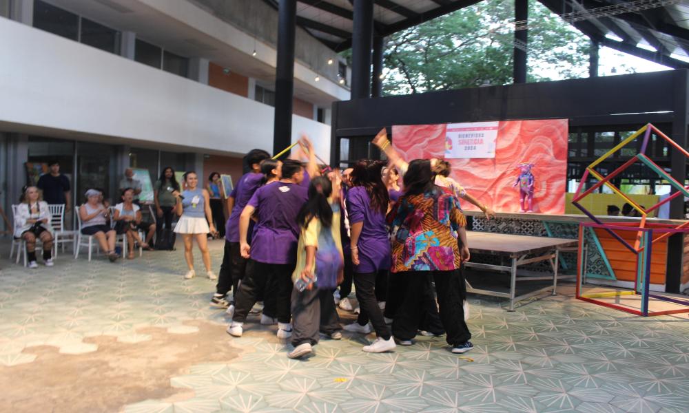 Exitosa jornada en “Sinergia” con obras artísticas del talento universitario y artistas invitados