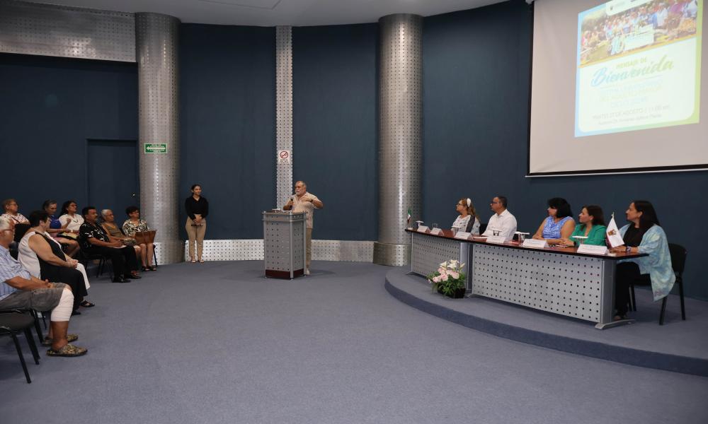 Regresan a CUCosta participantes del Sistema Universitario del Adulto Mayor