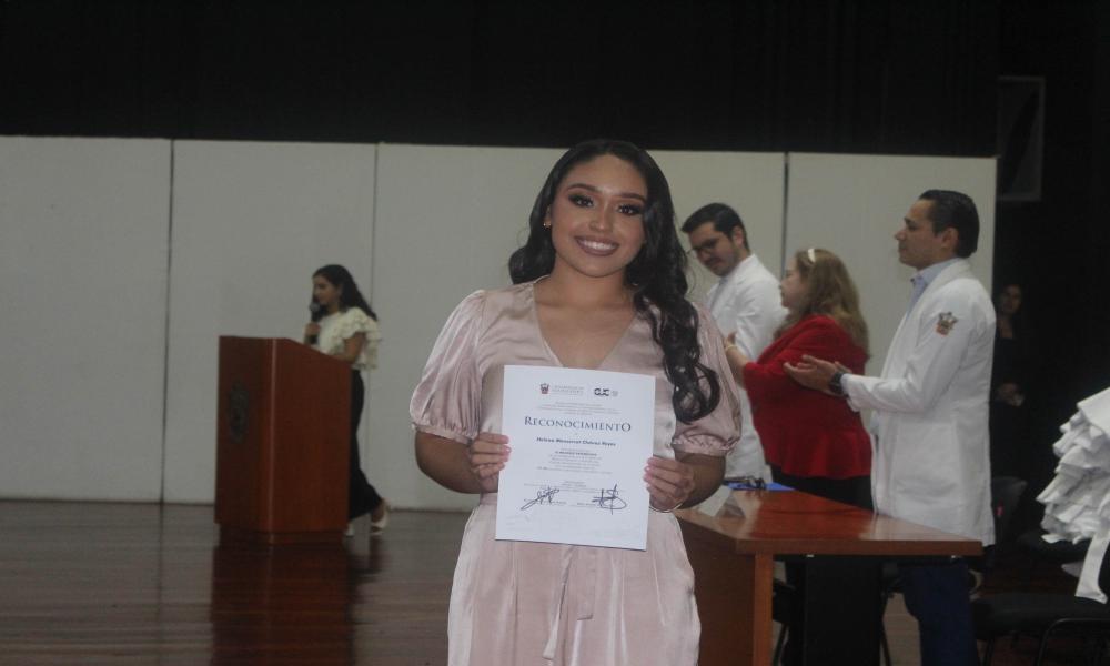 Se realiza imposición de batas a médicas y médicos internos de pregrado