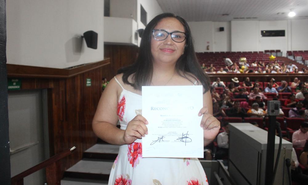 Se realiza imposición de batas a médicas y médicos internos de pregrado