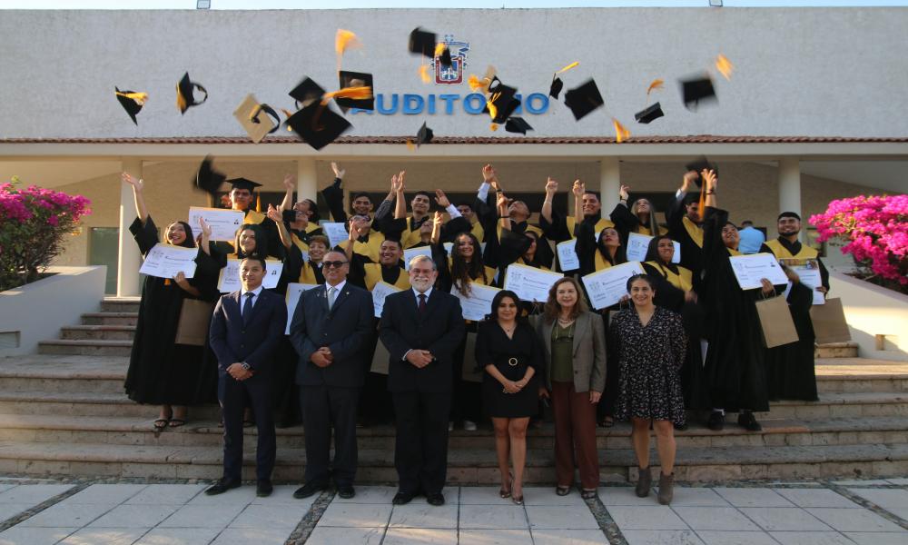 Emotivo acto académico de la XIII Generación de Licenciados en Cultura Física y Deportes