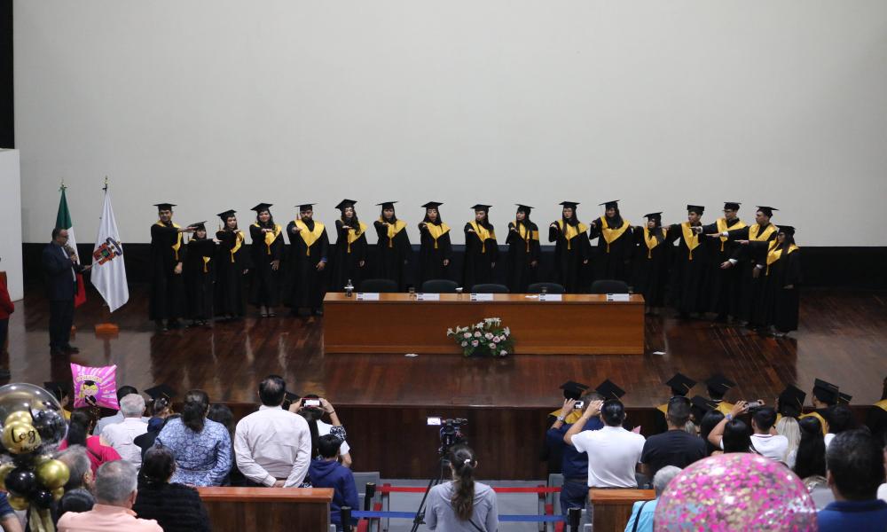 Se graduaron 48 estudiantes de la Licenciatura en Contaduría Pública del CUCosta