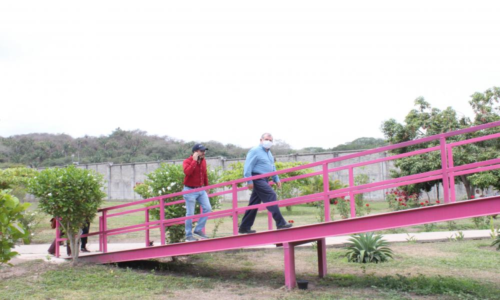 Visitan autoridades universitarias del CUCosta instalaciones del CEINJURE