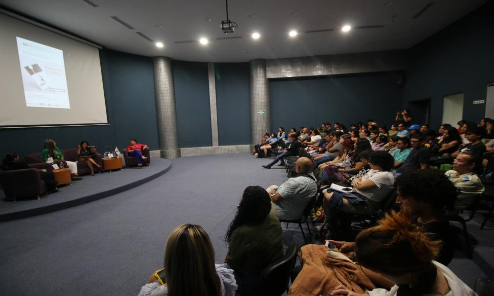 En CUCosta presentaron el Libro “Ejercicios para Habitarme”