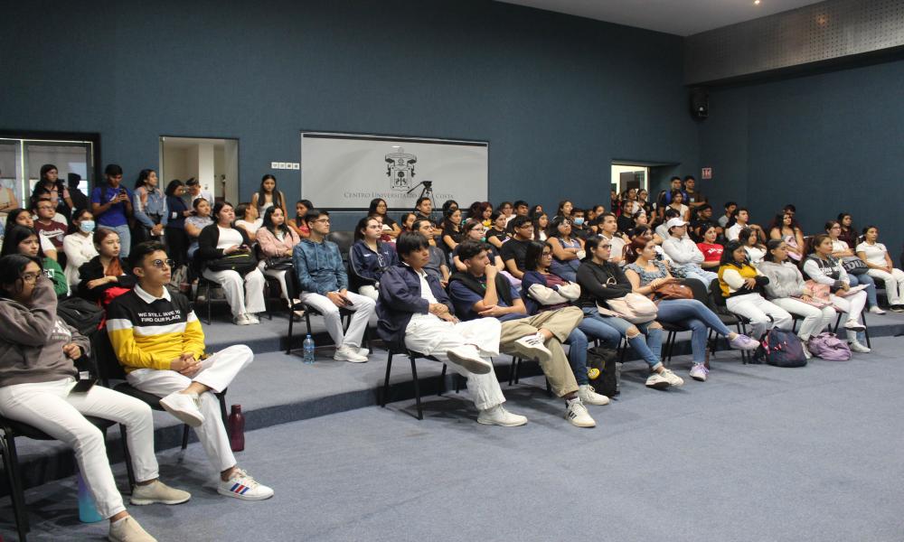 Las y los nutriólogos tienen un extenso campo profesional