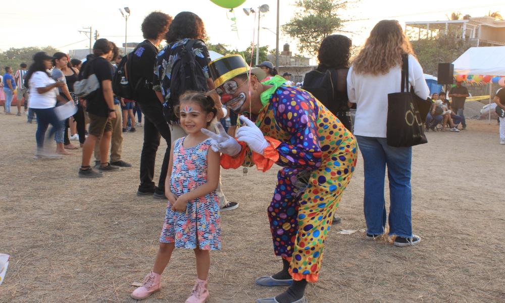 El Festival por la Niñez y Juguetón PV motiva sonrisas y alegría gracias a CUCosta y Rotarac Vallarta Centro