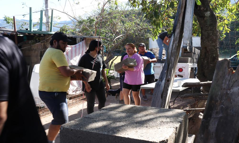 Universitarios construyen “Casa Castillo” tras incendio de vivienda en Col. Cristóbal Colón