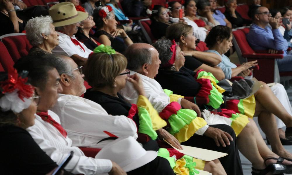 Emotiva clausura del programa del Sistema Universitario del Adulto Mayor en CUCosta