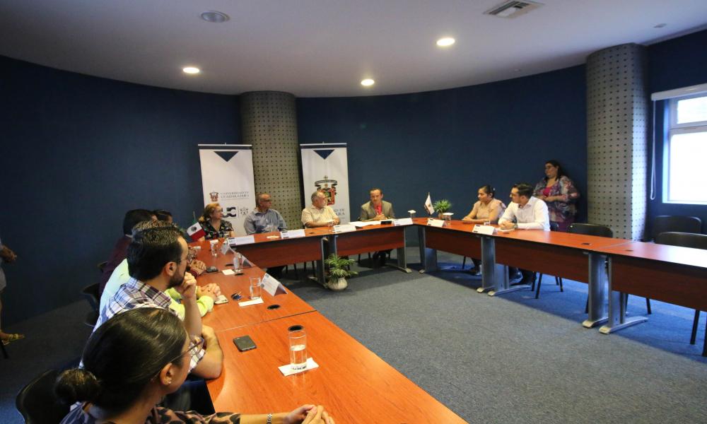 Firma CUCosta convenio de colaboración con el ISSSTE a favor de estudiantes del área de Salud