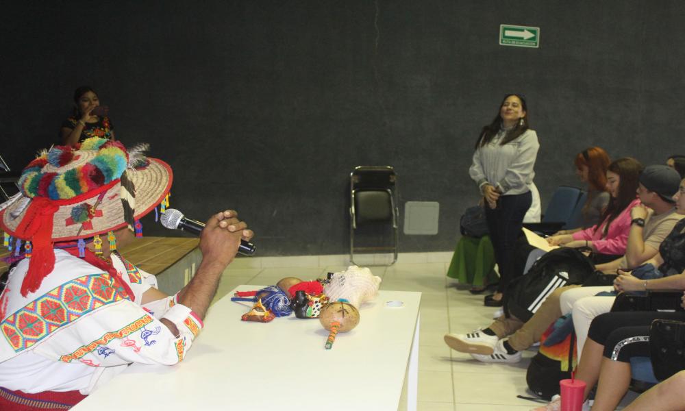 CUCosta y DIF celebran el Día Internacional de la Lengua Materna con “Feria Artesanal 2024”