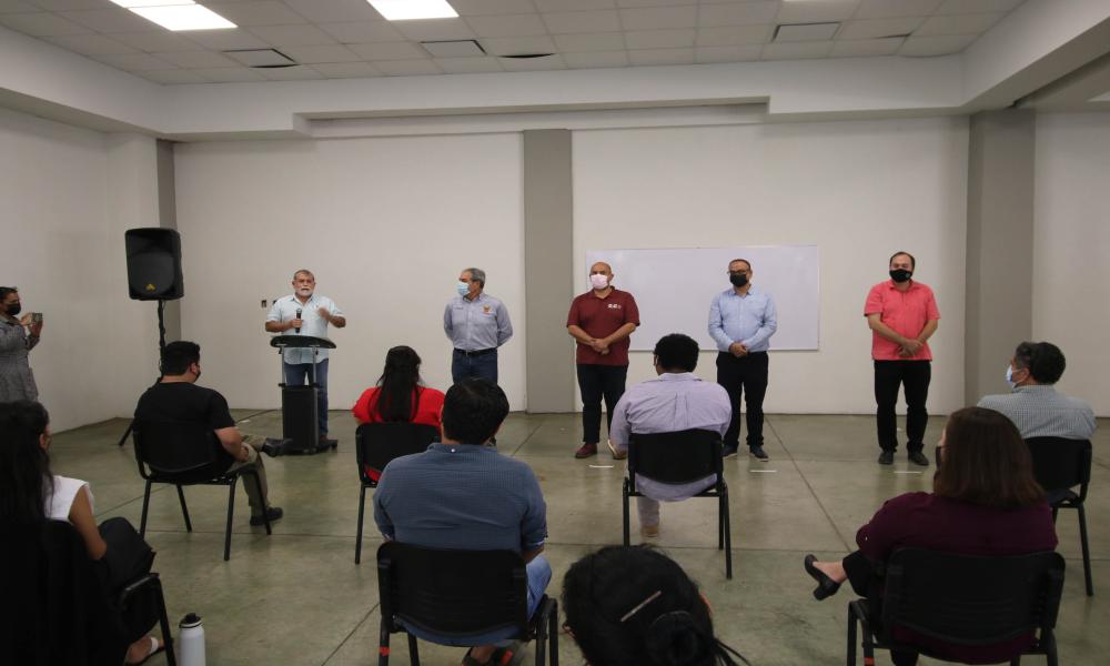 Comunidad Universitaria se beneficia con definitividad laboral