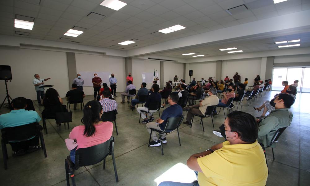 Comunidad Universitaria se beneficia con definitividad laboral