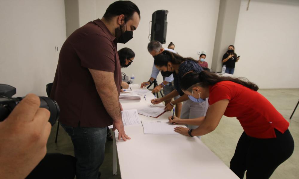 Comunidad Universitaria se beneficia con definitividad laboral