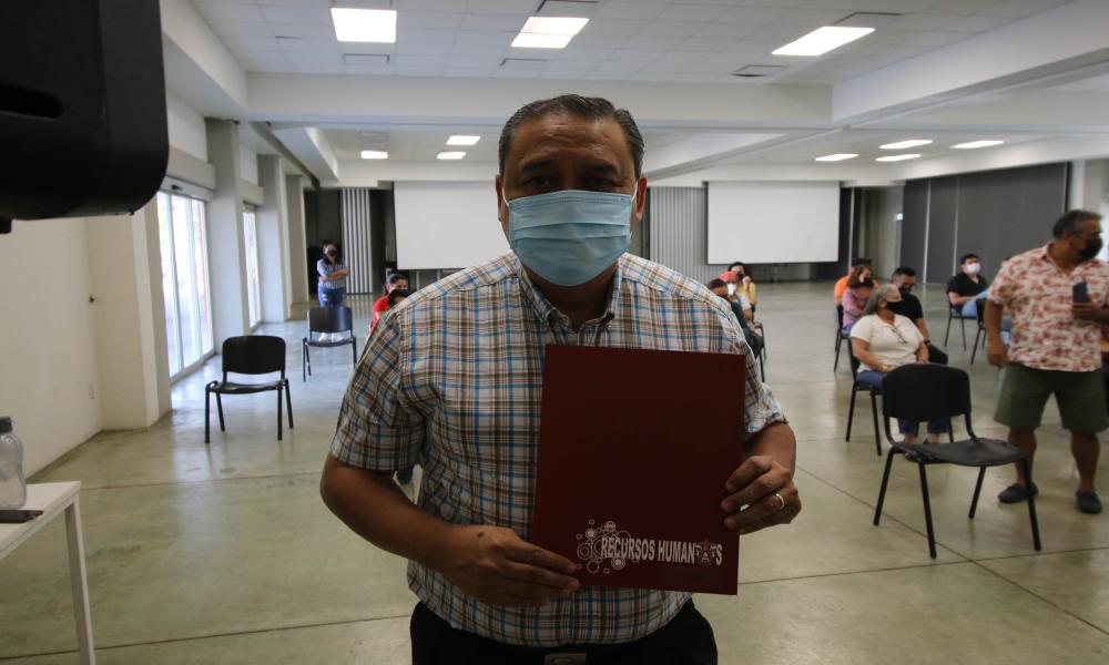 Comunidad Universitaria se beneficia con definitividad laboral