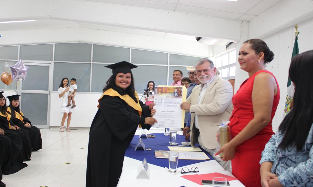 Celebran la conclusión de sus estudios como Lic. en Turismo del CUCosta sede Tomatlán