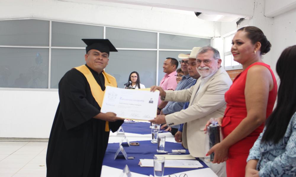 Celebran la conclusión de sus estudios como Lic. en Turismo del CUCosta sede Tomatlán