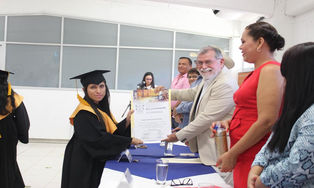 Celebran la conclusión de sus estudios como Lic. en Turismo del CUCosta sede Tomatlán