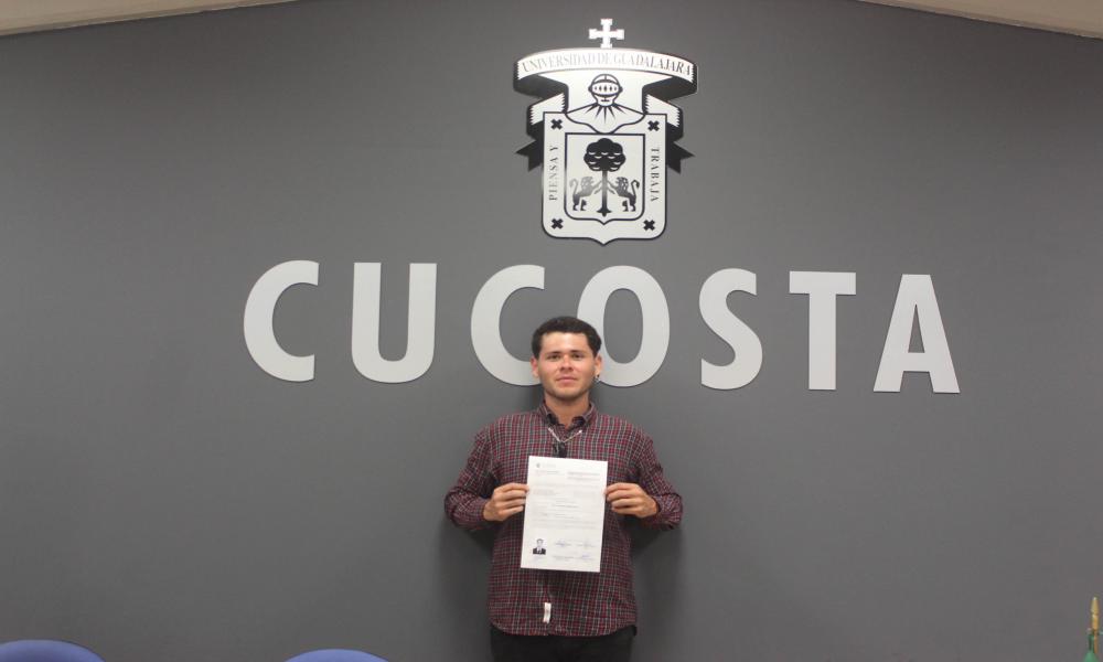 Se titula el primer egresado de Arquitectura con la nueva modalidad
