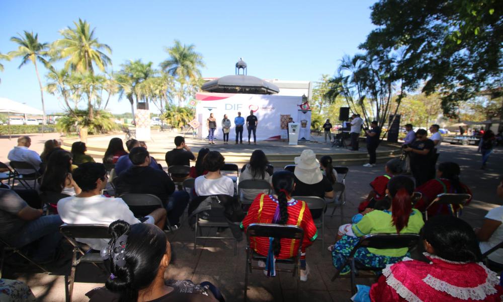 CUCosta y DIF celebran el Día Internacional de la Lengua Materna con “Feria Artesanal 2024”
