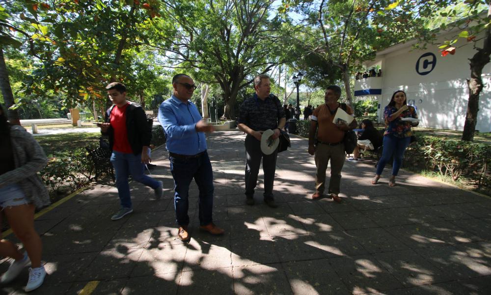 CUCosta y DIF celebran el Día Internacional de la Lengua Materna con “Feria Artesanal 2024”