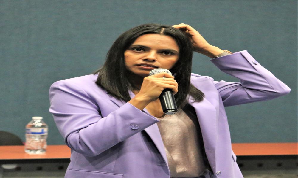 Dominar el idioma inglés abona para atender a residentes extranjeros