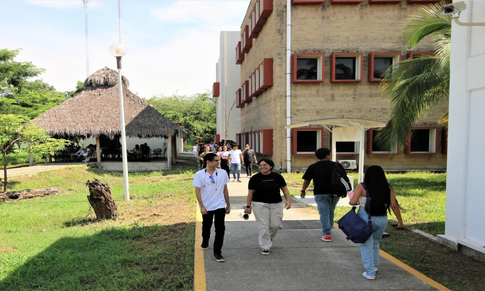 Regresan a clases 7,840 estudiantes y reciben charlas del quehacer universitario