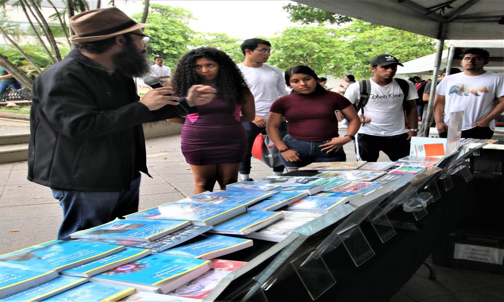 Inauguran “Feria Bibliográfica CUCosta 2022”