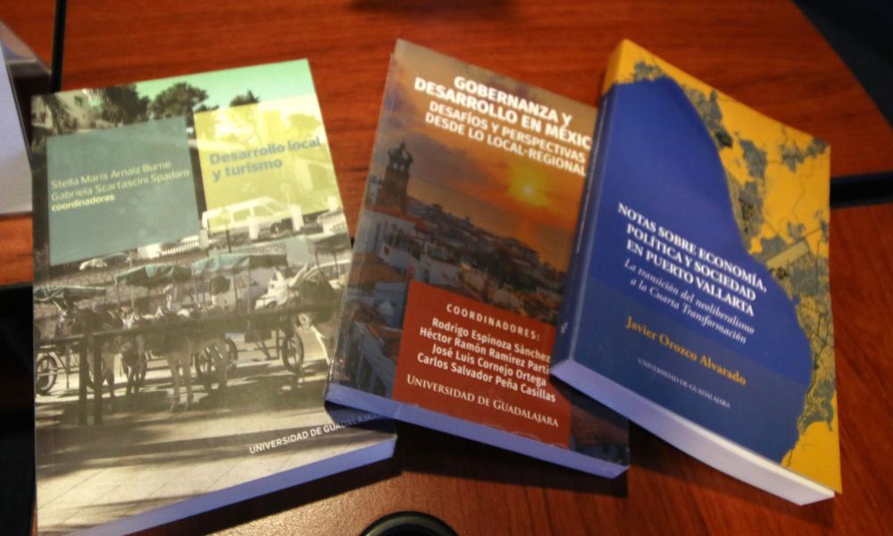 CUCosta entrega en donación 185 libros con investigaciones locales a la UTBB