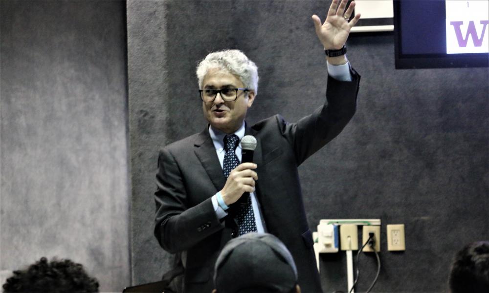 En CUCosta imparte la Cátedra “Ing. Jorge Matute Remus 2023”