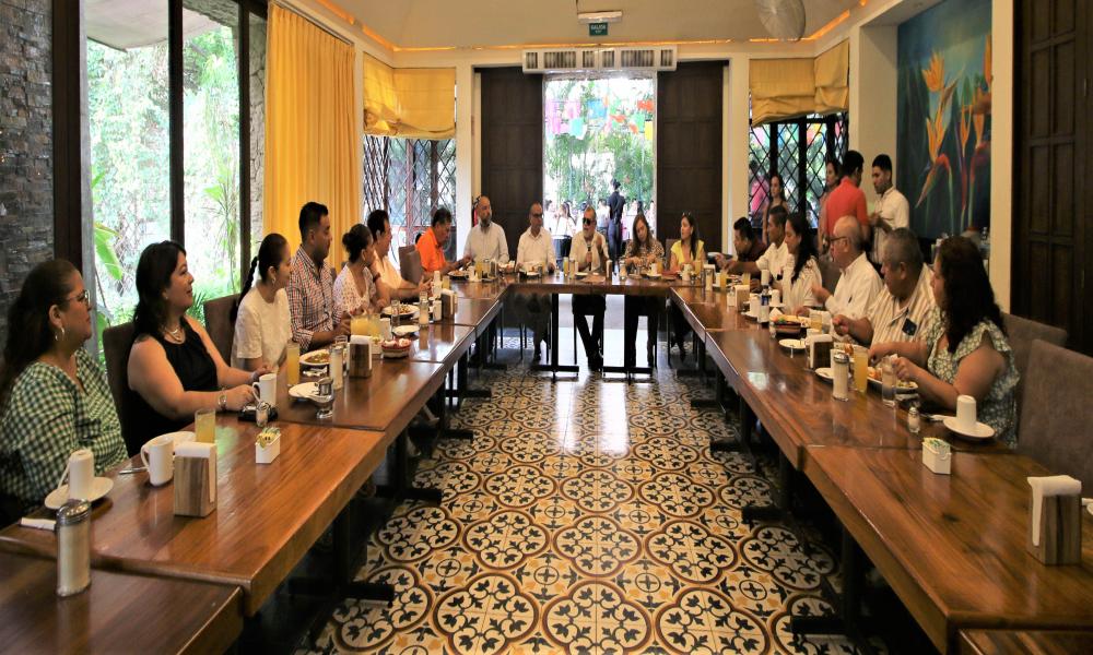 Reconocen trayectoria y antigüedad de personal académico y administrativo