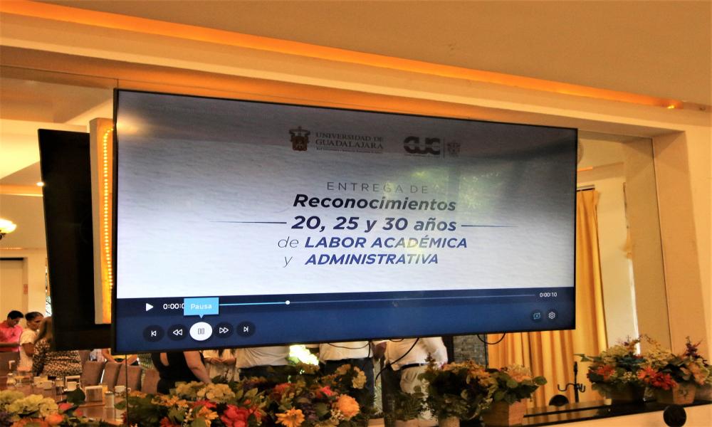 Reconocen trayectoria y antigüedad de personal académico y administrativo
