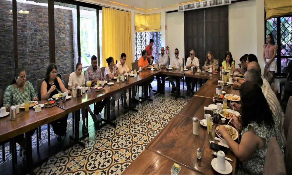 Reconocen trayectoria y antigüedad de personal académico y administrativo