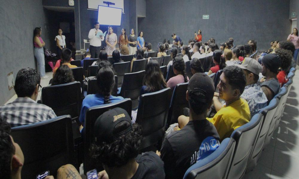 Imparten charla “Actividad Física y Salud Mental” a estudiantes del CUCosta