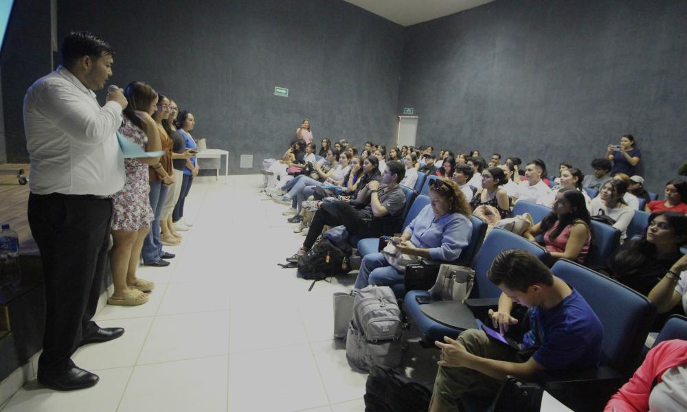 Imparten charla “Actividad Física y Salud Mental” a estudiantes del CUCosta
