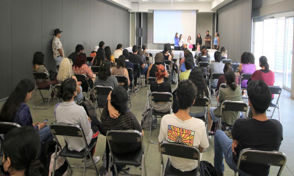 Presentan estudiantes proyectos artísticos en la “Mesa de Diálogo Ciclo 2022”