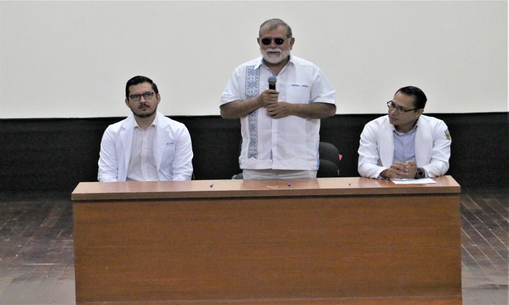 Emotiva ceremonia de “Imposición de Batas” a estudiantes de Medicina