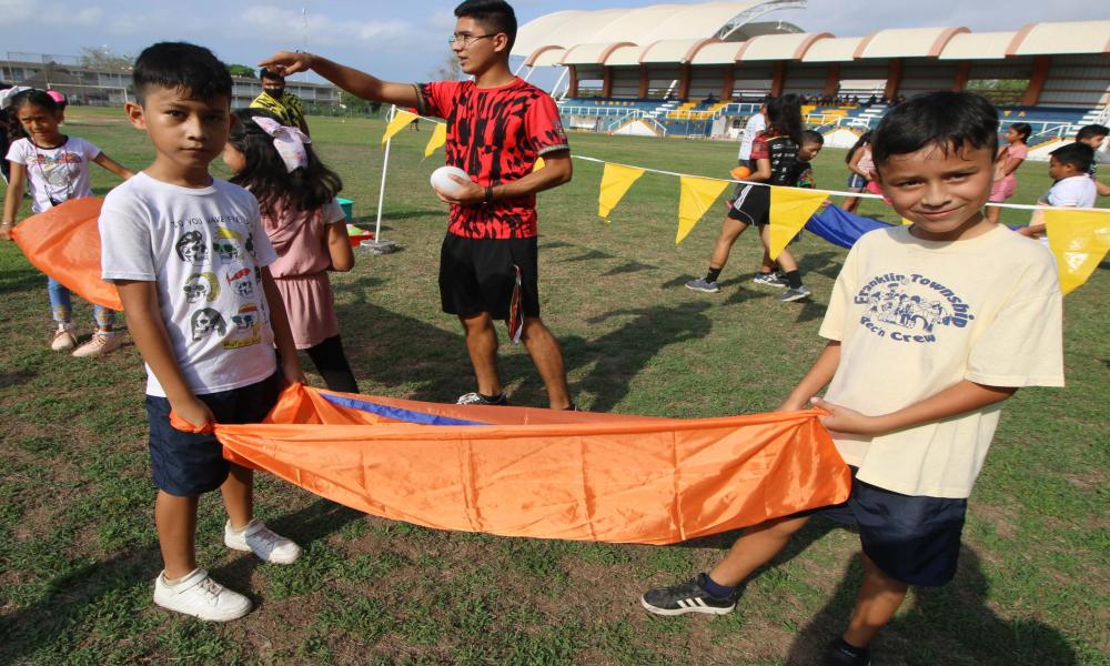 Más de 30 niños y niñas disfrutaron del festejo del día del niño en CUCosta