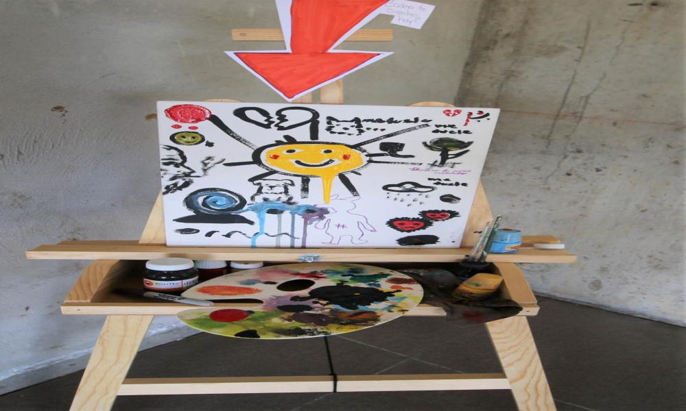 Estudiantes presentan sus procesos creativos en exposición en CUCosta