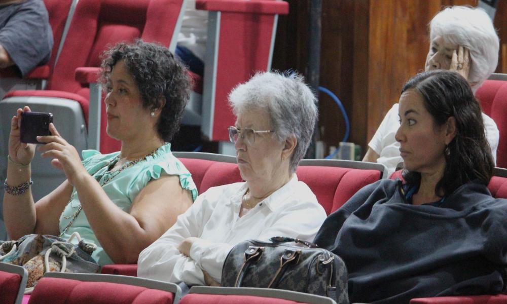 Emotivo concierto de la Orquesta Vallarta dirigido a las mamás