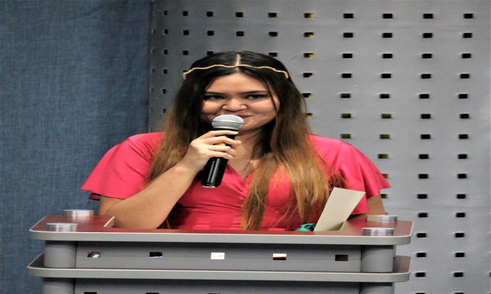 Entregan por primera vez Premio Mujer Violeta CUCosta