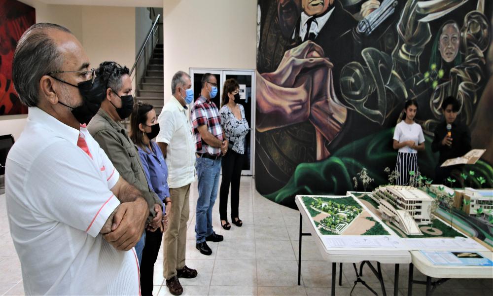 Presentan estudiantes de Arquitectura proyectos amables con el medio ambiente