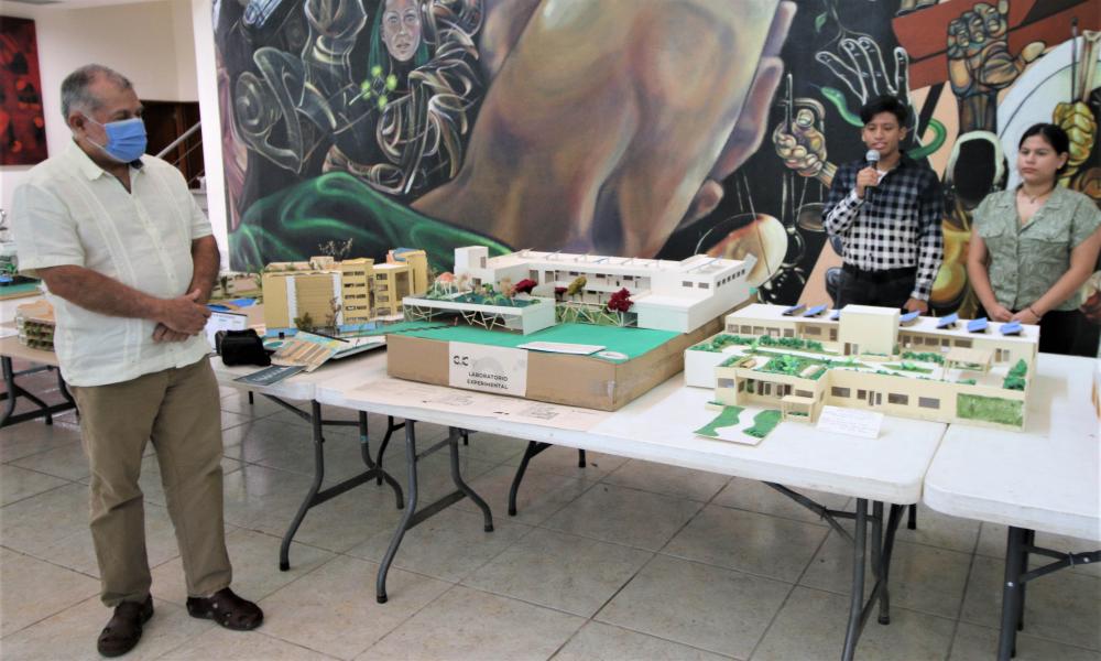 Presentan estudiantes de Arquitectura proyectos amables con el medio ambiente