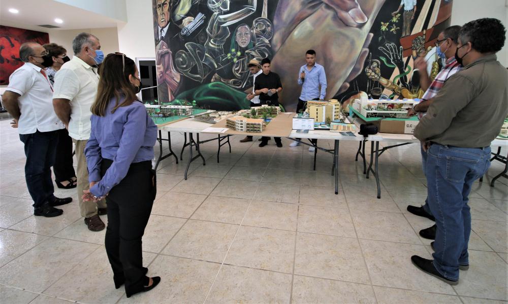 Presentan estudiantes de Arquitectura proyectos amables con el medio ambiente