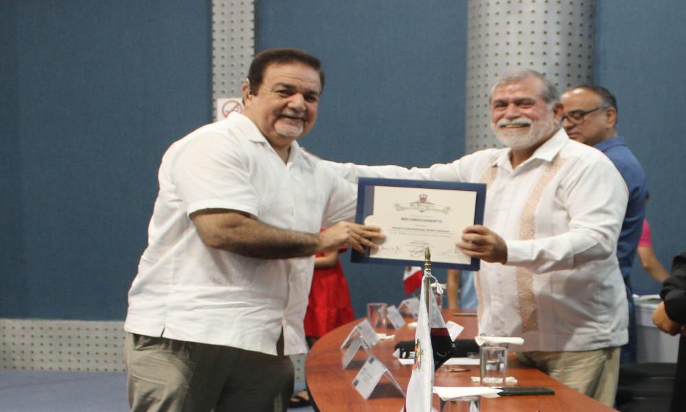 Reconocen 20, 25 y 30 años de labor docente en CUCosta