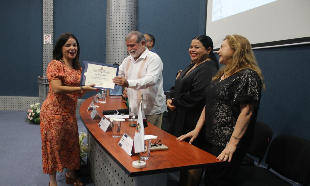 Reconocen 20, 25 y 30 años de labor docente en CUCosta